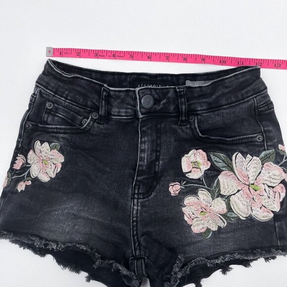 Y2K 2000s Aeropostale High Waisted Embroidered Floral Black Denim Jean Shorts - Picture 8 of 8